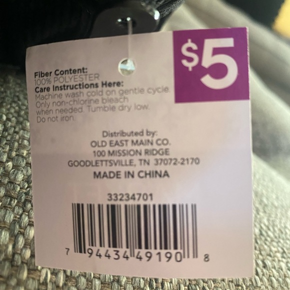 Wholesale bundle of 6 NWT corduroy baseball hats with Velcro sizing in back - Picture 7 of 12